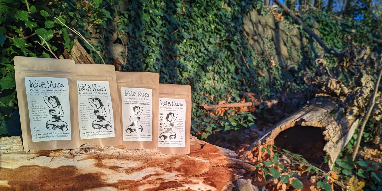 ChayKakao auf Sandsteinfelsen vor dem Wahrzeichen der sächsischen Schweiz